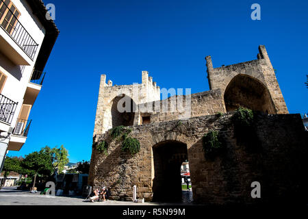 Porta del Moll in der Altstadt von Alcudia, Mallorca Stockfoto