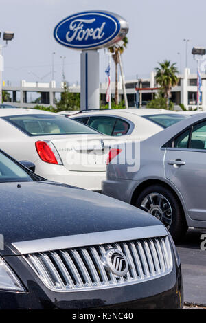 Miami Florida, Metro Ford, Ford, Mercury, amerikanischer Autohersteller, neue Autos, Händler, Händler, Autohändler, Autohändler, Automobil, Autos, Haube, Grill, Verkauf, verkaufen, lo Stockfoto