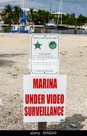 Florida Florida Keys, Islamorada, US Highway Route 1, Overseas Highway, Schild, privater Yachthafen, Warnung, unter Videoüberwachung, Monroe County Sheriff's Officic Stockfoto