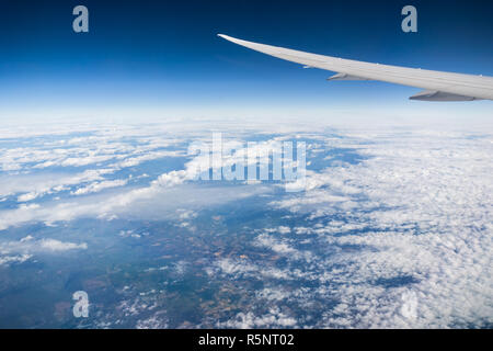 Fenster mit Blick auf das Fliegen über Nordamerika Stockfoto