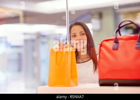 Ich möchte ernsthaft diese Tasche Stockfoto