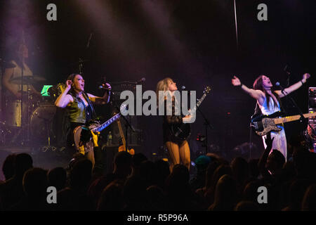 Vancvouver, British Columbia, Kanada. 21 Aug, 2018. Tara McLeod, Katie Rox, Krista Wodelet und Brandi Sidoryk des schönen Pferd Band gesehen, die in der Commodore Ballroom in Vancouver 2018 Canadian Country Music Association Wurzeln Künstler/Gruppe des Jahres, 2018 Gruppe des Jahres Home zu den Commodore Ballroom in Vancouver zurückgekommen für ihre letzte Show ihrer Kanada weltweit Tour mit schönen Pferd steigende Gruppe und Songwriter 2018 des Jahres Aaron Goodvin. Credit: Ron Palmer/SOPA Images/ZUMA Draht/Alamy leben Nachrichten Stockfoto