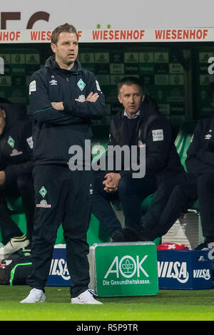 BREMEN, Weserstadion, 01-12-2018, Saison 2018 / 2019 Bundesliga. Ergebnis 1-2 Werder Bremen Trainer Florian Kohfeldt während des Spiels Werder Bremen - Bayern Muenchen DFL-Bestimmungen verbieten die Verwendung von Fotografien als BILDSEQUENZEN UND/ODER QUASI-VIDEO Stockfoto