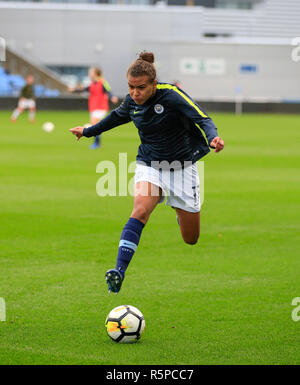 Akademie Stadion, Manchester, UK. 2. Dez, 2018. Frauen Super League Fußball, Manchester City v Arsenal; Nikita Parris von Manchester City wärmt für das Spiel: Action Plus Sport/Alamy leben Nachrichten Stockfoto