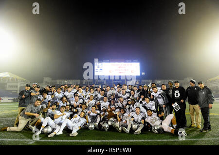 Annapolis, MD, USA. 01 Dez, 2018. Die Oakdale Bären feiern nach dem Gewinn der Maryland Zustand 2 ein Fußball-Meisterschaft an der Navy-Marine Corps Memorial Stadium in Annapolis, MD. Die Oakdale Jungen nahmen ihre erste staatliche Meisterschaft nach dem Sieg über Glenelg 35-7. Credit: Csm/Alamy leben Nachrichten Stockfoto