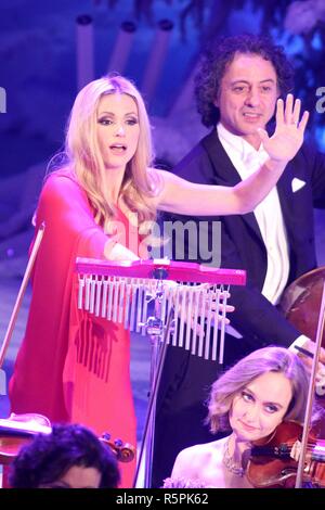 Suhl, Deutschland. 1. Dez 2018. Die Adventszeit Festival der 100000 Scheinwerfer am 01.12.2018 vom Kongresszentrum Suhl mit Michelle Hunziker | Verwendung der weltweiten Kredit: dpa Picture alliance/Alamy Leben Nachrichten Quelle: dpa/Alamy leben Nachrichten Stockfoto