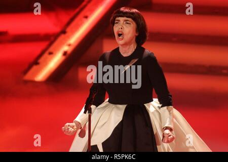 Suhl, Deutschland. 1. Dez 2018. Das Aufkommen der 100000 Scheinwerfer am 01.12.2018 vom Kongresszentrum Suhl mit Mireille Mathieu | Verwendung der weltweiten Kredit: dpa Picture alliance/Alamy Leben Nachrichten Quelle: dpa/Alamy leben Nachrichten Stockfoto