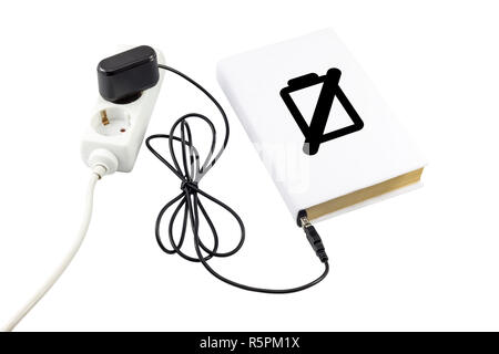 Buchen Sie mit einem USB-Ladegerät angeschlossen ist. Das Batteriesymbol zeigt den Ladezustand. Stockfoto