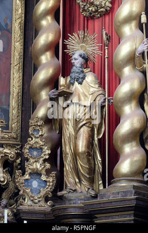 Der heilige Benedikt Statue auf dem Hochaltar in der Zisterzienserabtei von Bronbach in Reicholzheim in der Nähe von Wertheim, Deutschland Stockfoto