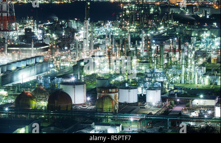 Industrielle Anlagen in Yokkaichi bei Nacht Stockfoto