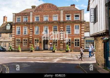 Das Red Lion. Ein wadsworth Brauerei Pub in Lacock Dorf, Wiltshire. Stockfoto