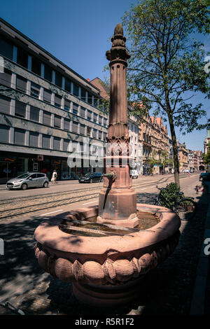 Freiburg im Breisgau, Baden-Württemberg, Deutschland - 30. JULI 2018: alte öffentliche Trinkwasser Leitungswasser. Südwesten Deutschlands im Schwarzwald Stockfoto