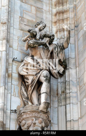 Saint Christhoper, Statue auf der Fassade der Mailänder Dom, Duomo di Santa Maria Nascente, Mailand, Lombardei, Italien Stockfoto