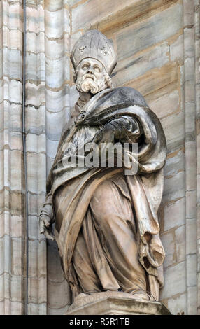 Saint Honoratus, Statue auf dem Mailänder Dom, Duomo di Santa Maria Nascente, Mailand, Lombardei, Italien Stockfoto