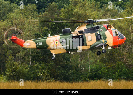 Ein Westland Sea King Mk.48 Suche und Rettung Hubschrauber von des 40. Geschwaders der belgischen Luftwaffe. Stockfoto