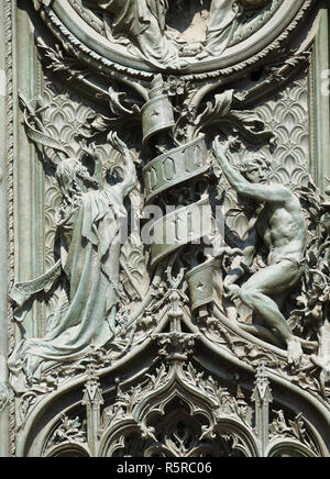 Der hl. Johannes der Täufer und Adam, Detail der wichtigsten bronze Tür der Mailänder Dom, Duomo di Santa Maria Nascente, Mailand, Lombardei, Italien Stockfoto