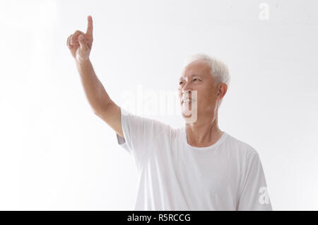 Alte asiatische Mann Finger, der auf Leerzeichen Stockfoto
