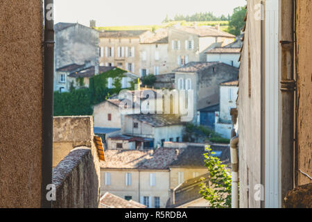 Straße Atmosphäre in einer Gasse von Saint-Emilion Stockfoto