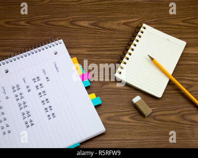 Mandarin lernen neue Sprache schreiben Wörter, die auf dem Notebook Stockfoto