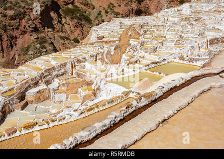 Salz Terrassen als alineras de Maras" in Cusco Region, Peru bekannt Stockfoto