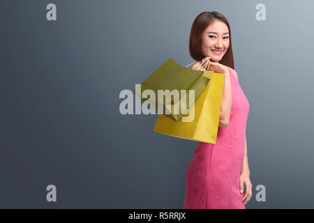 Shopping asiatische Frau mit Einkaufstüten Stockfoto