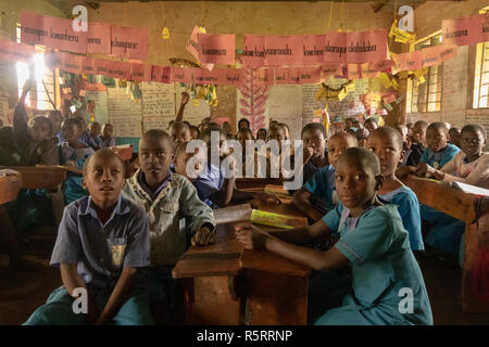 Schülerinnen und Schüler in der Grundschule, Bigodi, Western Uganda, Afrika Stockfoto