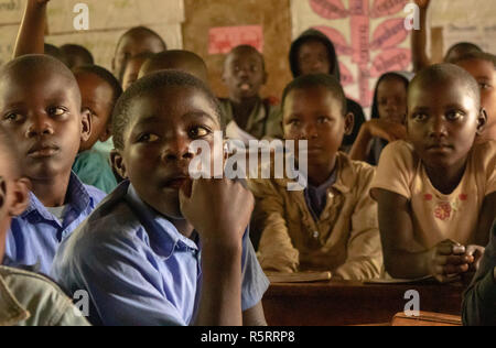 Schülerinnen und Schüler in der Grundschule, Bigodi, Western Uganda, Afrika Stockfoto