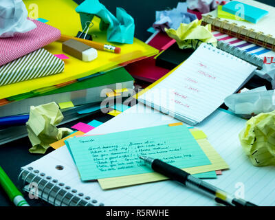 Lernen neue Sprache Schreiben Worte viele Male auf dem Notebook Spanisch Stockfoto