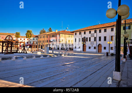 Zentraler Platz in der Stadt von Palmanova farbenfrohe Architektur anzeigen Stockfoto