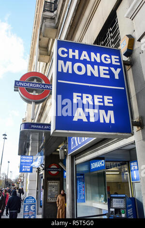 Wechselstuben und Geldautomaten, Oxford Street, London, UK Stockfoto