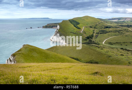 Blick von Flower's Barrow über die militärischen Schießbereiche des Lagers Lulworth in Richtung Mupe Bay auf der Isle of Purbeck, Dorset, England, Großbritannien Stockfoto