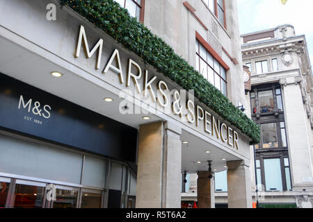 Außenansicht des Marks & Spencer Flagship-Superstore, der an der Londoner Oxford Street, England, abgerissen werden soll Stockfoto