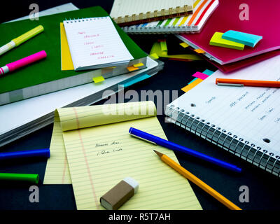 Lernen neue Sprache Schreiben Worte viele Male auf dem Notebook Spanisch Stockfoto