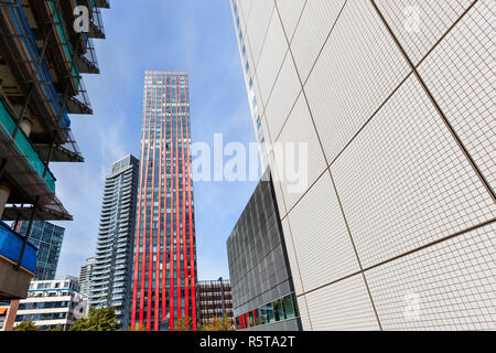 Büros und Wohnungen im Zentrum von Rotterdam. Stockfoto