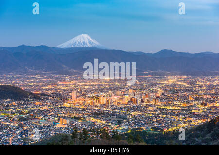 Kofu, Japan Skyline mit Mt. Fuji. Stockfoto