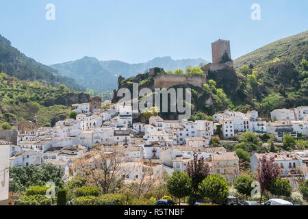 Panoramablick von Cazorla Dorf, in der Sierra de Cazorla, Jaen, Spanien Stockfoto