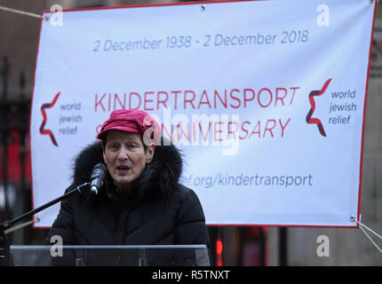 Ruth Barnett, eines der Kinder, sprach bei einem Festakt zum 80. Jahrestag des ersten Kindertransport in der Hoffnung Square, London zu markieren. Stockfoto