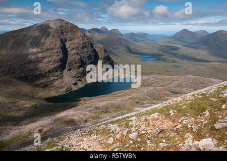 Segeln Mhor und Loch Bottighofen Mhic Fhearchair von Beinn Eighe, Torridon, Schottland Stockfoto