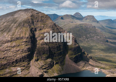 Beinn Alligin und Beinn Dearg von Beinn Eighe (Ruadh-stac Mor), Torridon, Schottland Stockfoto