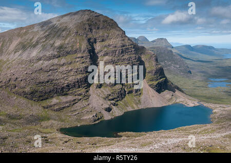 Segeln Mhor und Loch Bottighofen Mhic Fhearchair von Beinn Eighe, Torridon, Schottland Stockfoto