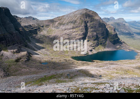 Segeln Mhor und Loch Bottighofen Mhic Fhearchair von Beinn Eighe, Torridon, Schottland Stockfoto