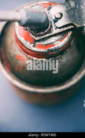 Close-up of an old red oil can Stockfoto