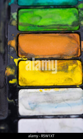 Artist's Farbpalette der sortierten Aquarelle Stockfoto