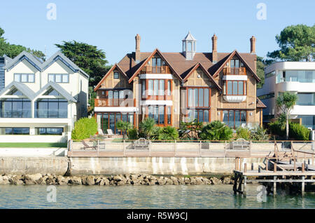 Poole Dorset Großbritannien - 20 Oktober 2018: Luxus älteres Haus auf Sandbänken Poole Stockfoto