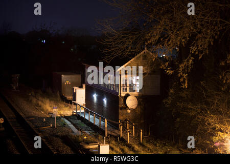 Gilberdyke Stellwerk East Yorkshire in der Nacht, es 6 Tage später mit der Übergabe an das Netzwerk regional Operations closed center an der York Stockfoto