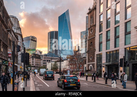 England, London, Aldgate High Street mit Blick auf den Finanzplatz London Stockfoto