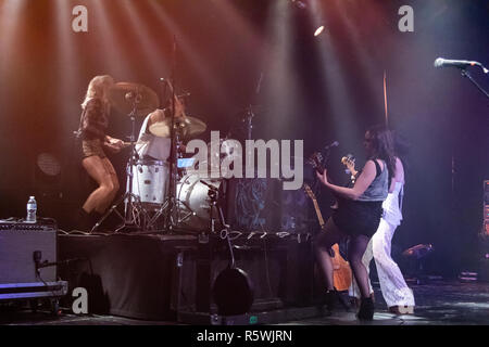 Tara McLeod, Katie Rox, Krista Wodelet und Brandi Sidoryk des schönen Pferd Band gesehen, die in der Commodore Ballroom in Vancouver. 2018 Canadian Country Music Association Wurzeln Künstler/Gruppe des Jahres, 2018 Gruppe des Jahres Home zu den Commodore Ballroom in Vancouver zurückgekommen für ihre letzte Show ihrer Kanada weltweit Tour mit schönen Pferd steigende Gruppe und Songwriter 2018 des Jahres Aaron Goodvin. Stockfoto