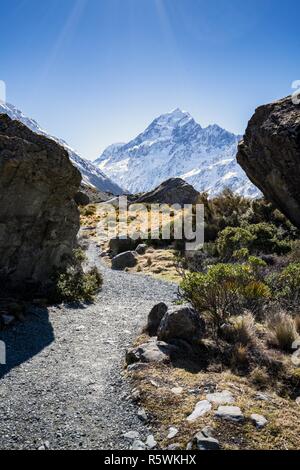 Hooker Valley Track führt zu Aoraki Mount Cook, Südinsel, Neuseeland. Stockfoto