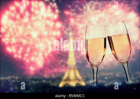 Feiern Silvester in Paris. Stockfoto