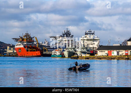 Offshore Anchor Handling Tug Supply Vessels (AHTS) Normand Drott und Normand Prosper, Platform Supply Vessel (PSV) Skandi Gamma, bunkertanker OsloTank Stockfoto